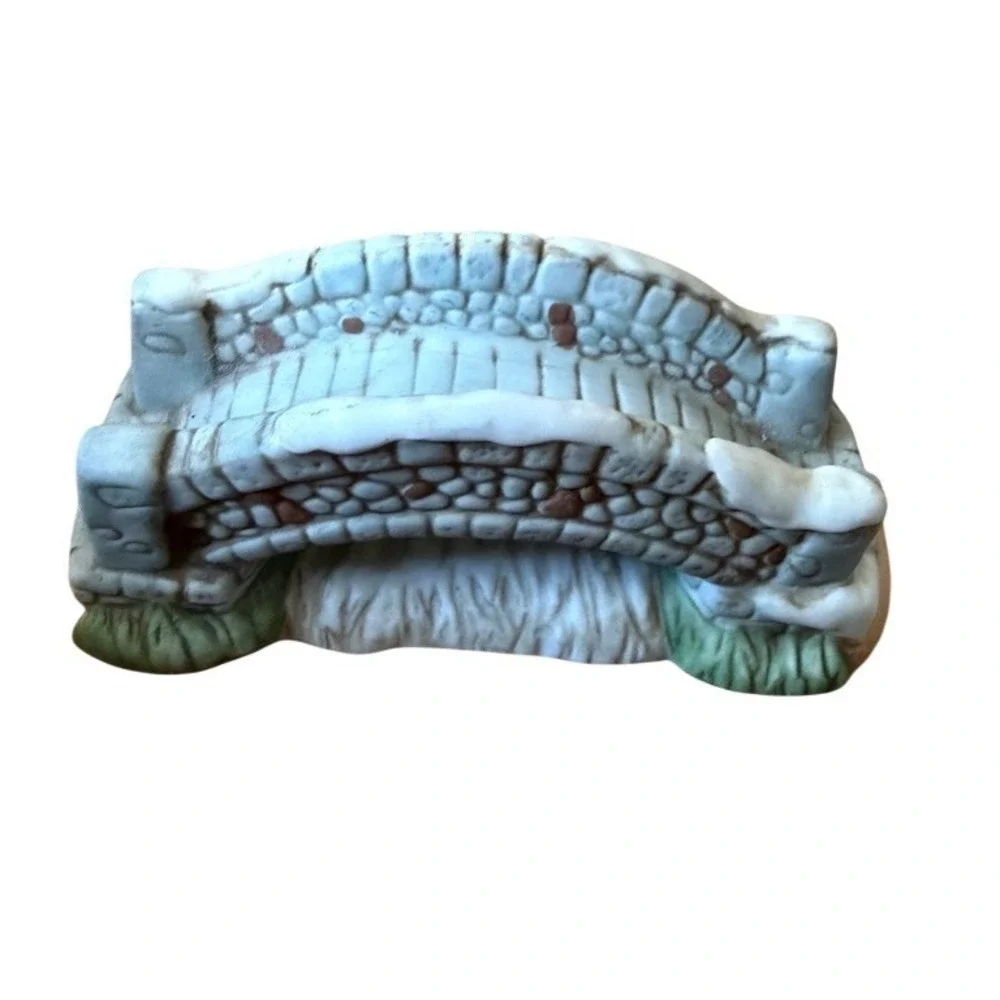 HOMCO Snow Covered Cobblestone Bridge Porcelain Christmas Village‎ 5106
